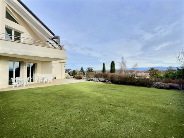 Divonne-les-Bains (01220) Appartement deux chambre et bureau - Prestige et piscine
