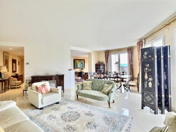 Divonne-les-Bains (01220) Appartement deux chambre et bureau - Prestige et piscine