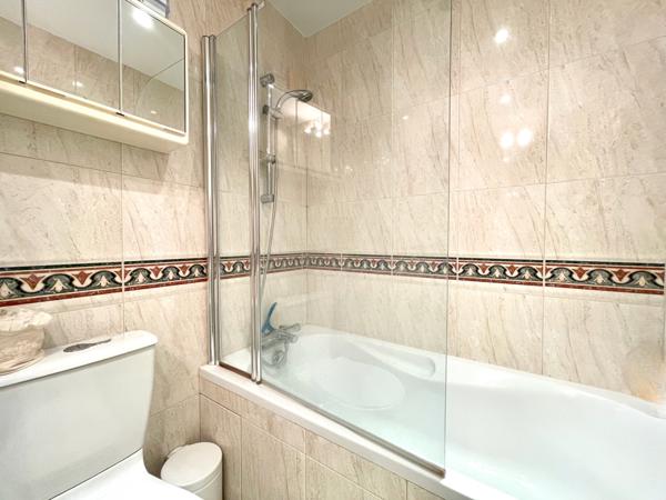 Divonne-les-Bains (01220) Appartement deux chambre et bureau - Prestige et piscine