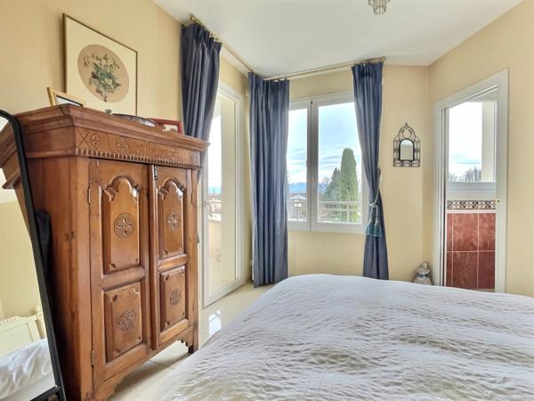 Divonne-les-Bains (01220) Appartement deux chambre et bureau - Prestige et piscine