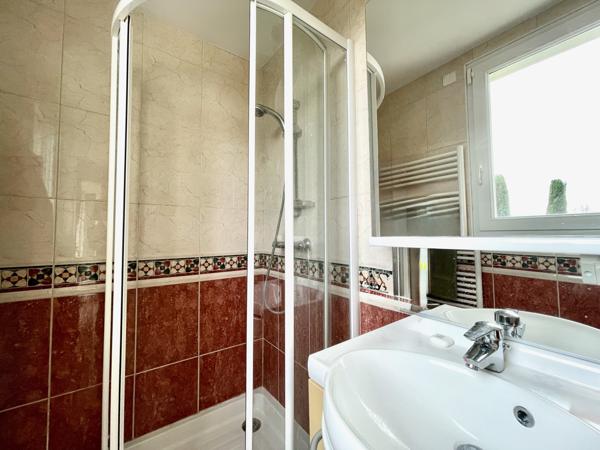 Divonne-les-Bains (01220) Appartement deux chambre et bureau - Prestige et piscine