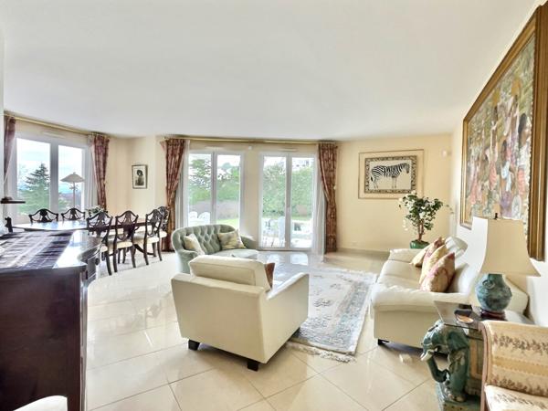 Divonne-les-Bains (01220) Appartement deux chambre et bureau - Prestige et piscine