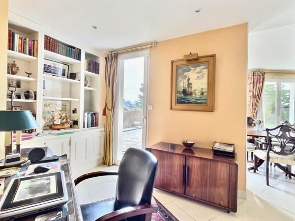 Divonne-les-Bains (01220) Appartement deux chambre et bureau - Prestige et piscine