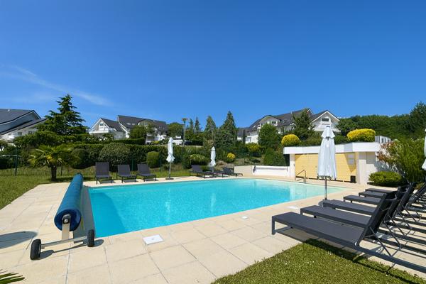 Divonne-les-Bains (01220) Appartement deux chambre et bureau - Prestige et piscine