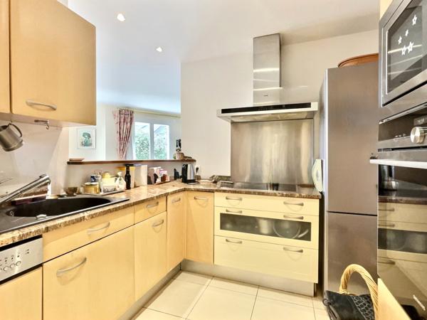 Divonne-les-Bains (01220) Appartement deux chambre et bureau - Prestige et piscine