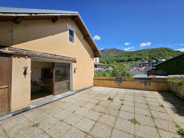 Entre maison et appartement : 153 m² habitables, terrasse et 2 grands garages - ALBERTVILLE CENTRE (73200)