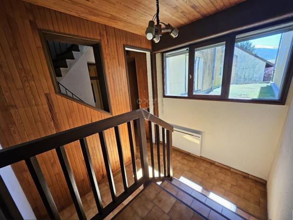 Entre maison et appartement : 153 m² habitables, terrasse et 2 grands garages - ALBERTVILLE CENTRE (73200)