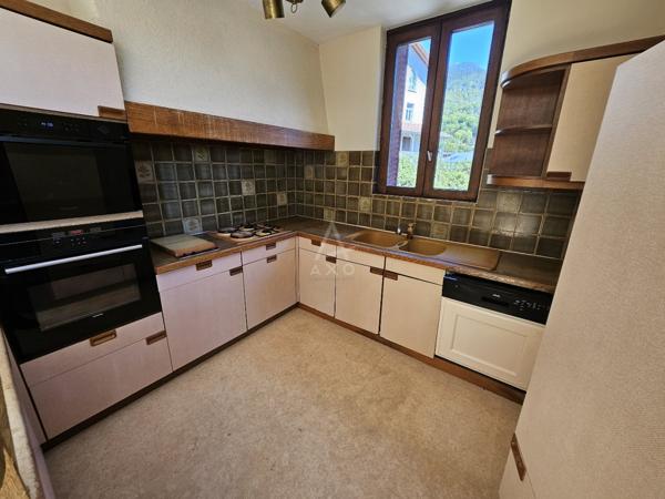 Entre maison et appartement : 153 m² habitables, terrasse et 2 grands garages - ALBERTVILLE CENTRE (73200)