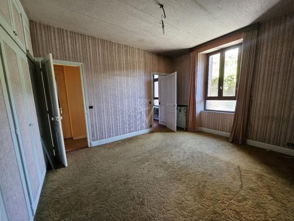 Entre maison et appartement : 153 m² habitables, terrasse et 2 grands garages - ALBERTVILLE CENTRE (73200)