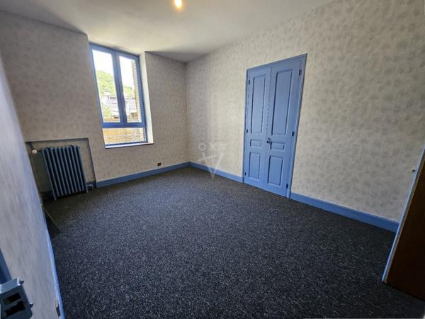Entre maison et appartement : 153 m² habitables, terrasse et 2 grands garages - ALBERTVILLE CENTRE (73200)