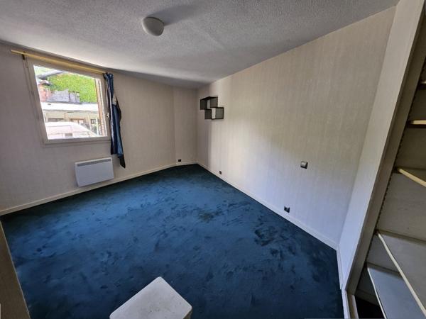 Entre maison et appartement : 153 m² habitables, terrasse et 2 grands garages - ALBERTVILLE CENTRE (73200)