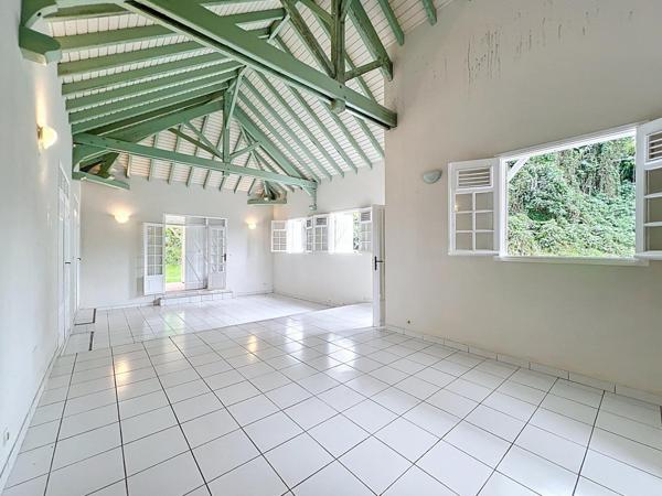 Propriété  T5 +  studio + garage - Vue dégagée