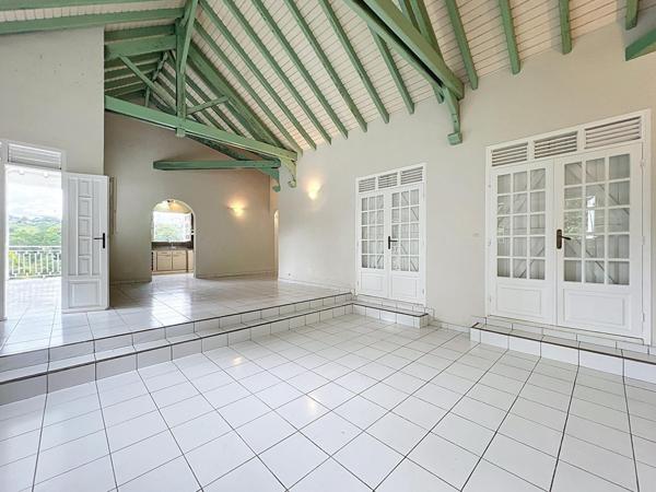 Propriété  T5 +  studio + garage - Vue dégagée