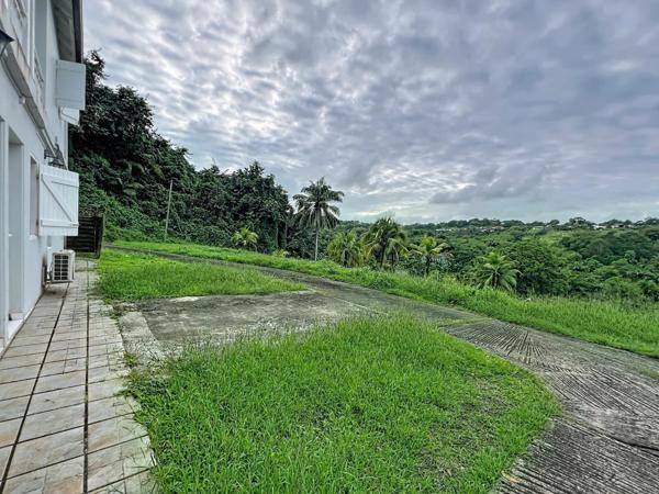 Propriété  T5 +  studio + garage - Vue dégagée