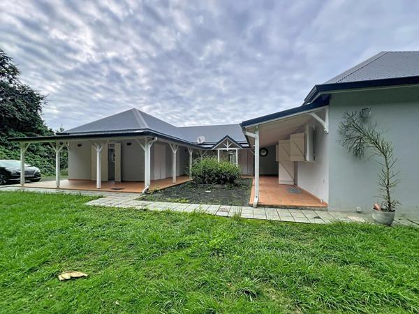 Propriété  T5 +  studio + garage - Vue dégagée