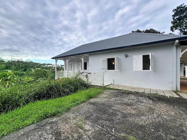 Propriété  T5 +  studio + garage - Vue dégagée