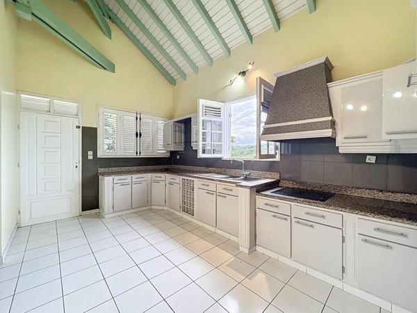 Propriété  T5 +  studio + garage - Vue dégagée