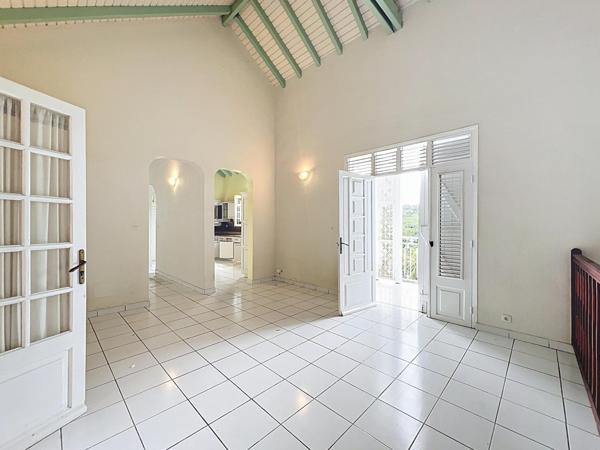 Propriété  T5 +  studio + garage - Vue dégagée