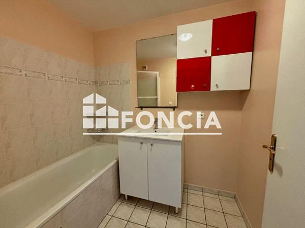 Location Appartement 2 pièces 49.7 m² - 10 RUE DU PRE ROUSSELIN Verneuil Sur Seine 78480