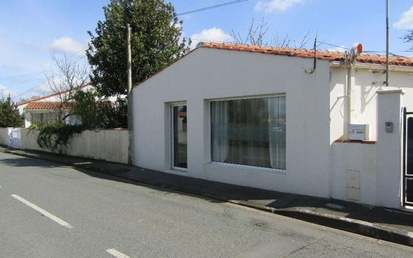 Maison à vendre    1 pièce •  Échillais