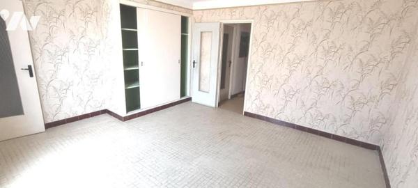 FLEURY-LES-AUBRAIS - MAISON INDEPENDANTE (1957) - 5 PIECES PRINCIPALES - VASTE GARAGE + DEPENDANCES 