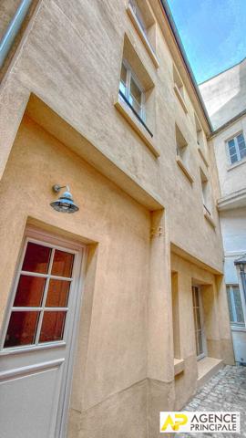 Versailles Notre-Dame Maison de ville en plein coeur du quartier de 4 pièces 95.25 m² au sol €745 000 ** - Référence 27322