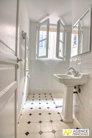 Versailles Notre-Dame Maison de ville en plein coeur du quartier de 4 pièces 95.25 m² au sol €745 000 ** - Référence 27322