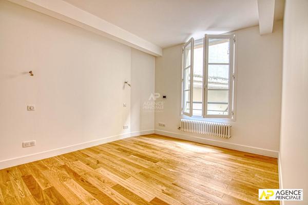 Versailles Notre-Dame Maison de ville en plein coeur du quartier de 4 pièces 95.25 m² au sol €745 000 ** - Référence 27322