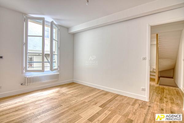 Versailles Notre-Dame Maison de ville en plein coeur du quartier de 4 pièces 95.25 m² au sol €745 000 ** - Référence 27322