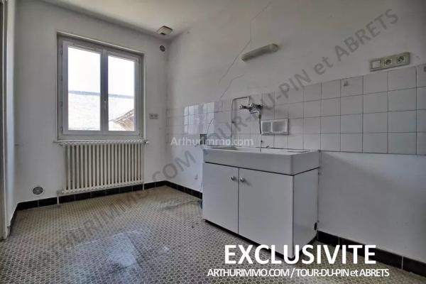 Vente                                                      Immeuble
                        
                     11 pièces                                         à Les Avenières Veyrins-Thuellin