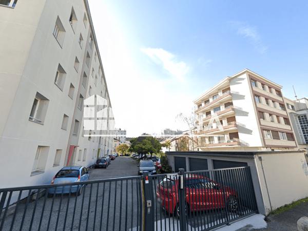 Location Parking 14 m² - 5 CHEMIN DE LA CAPUCHE Grenoble 38100
