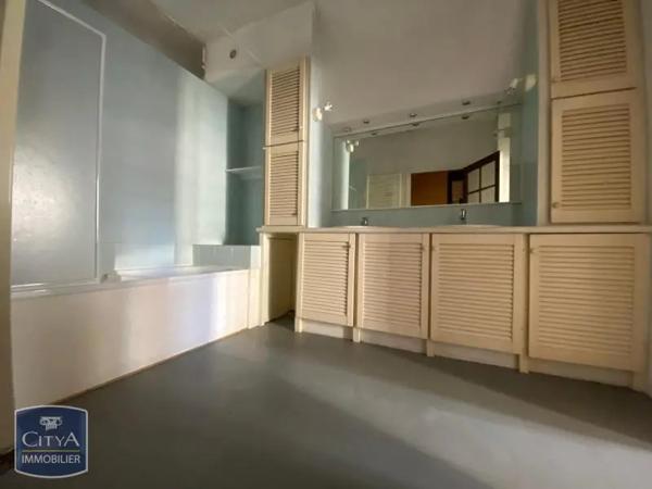 Appartement à louer 3 pièces 116.9m² Mâcon (71000)