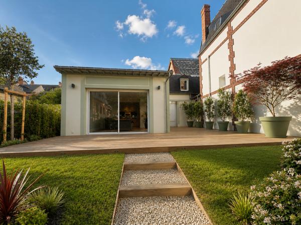 Maison
         5 pièces
        - 98 m² 598 000 € *