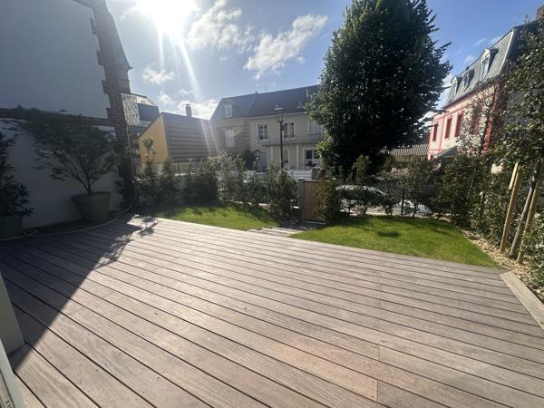 Maison
         5 pièces
        - 98 m² 598 000 € *