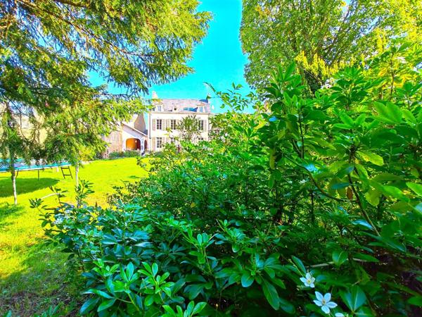 Demeure Haussmannienne et son parc paysager, en coeur de ville