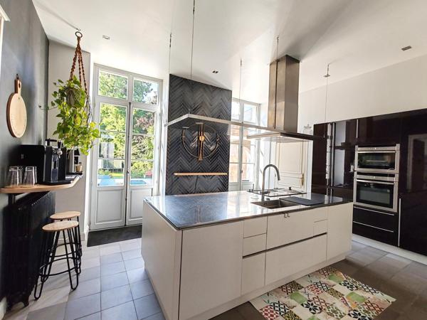 Demeure Haussmannienne et son parc paysager, en coeur de ville