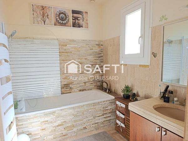 3 chambres terrasse sans vis à vis piscine garage aucun travaux