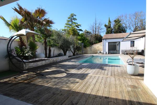 Maison contemporaine avec piscine