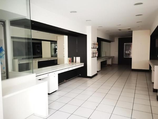 Local commercial Albi - Emplacement et agencement EXCEPTIONNELS !!