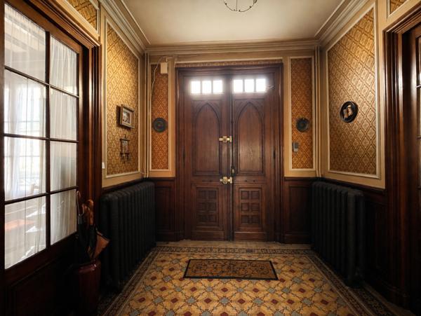 Elégante maison bourgeoise avec jardin