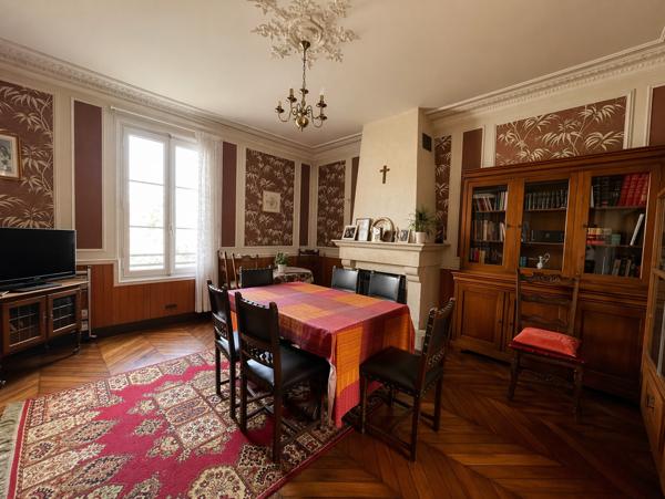 Elégante maison bourgeoise avec jardin