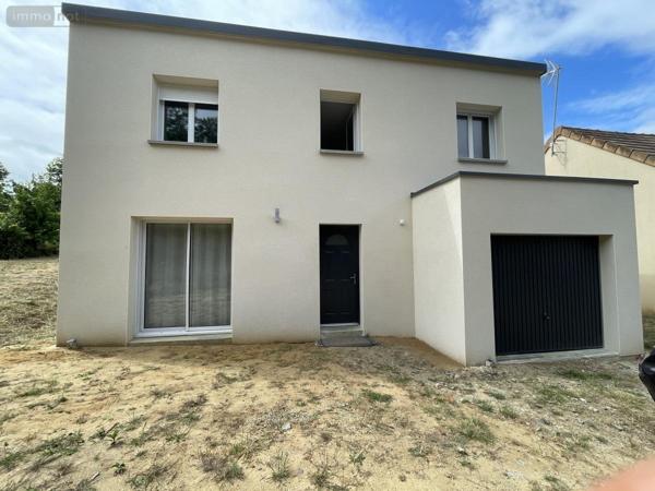 Maison à vendre à Montfort-le-Gesnois dans la Sarthe (72450), ref : 72033-350