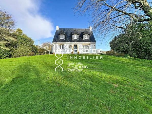 GUIDEL : Au sein d'un hameau, jolie maison sur sous-sol complet