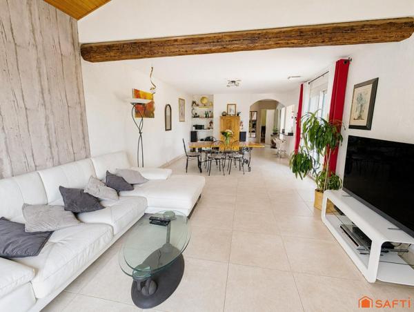 Maison 5 chambres, studio et piscine à Nîmes !
