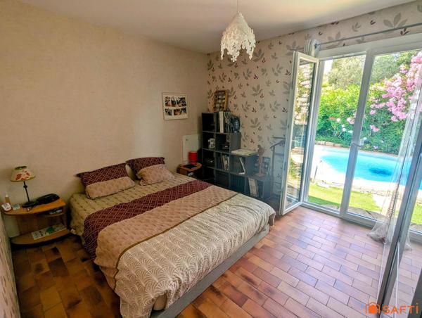 Maison 5 chambres, studio et piscine à Nîmes !