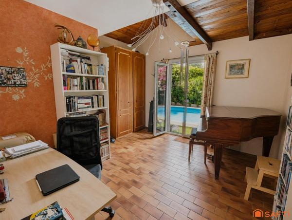 Maison 5 chambres, studio et piscine à Nîmes !
