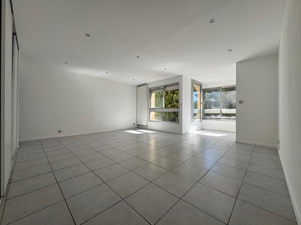 Domaine Saint jean  limite 13011/13012 appartement type 4 avec stationnement