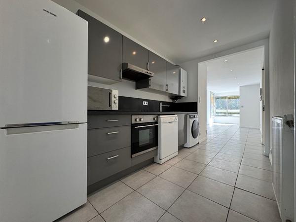 Domaine Saint jean  limite 13011/13012 appartement type 4 avec stationnement