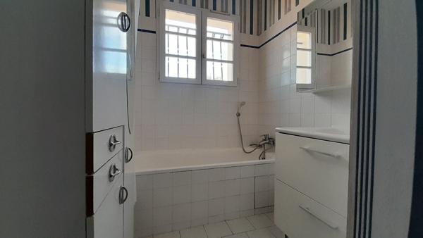 ROCHEFORT - Maison de 111 m² - 2 chambres - garage - cour intérieure