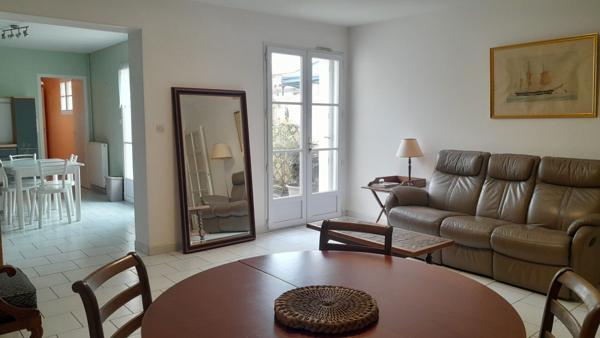 ROCHEFORT - Maison de 111 m² - 2 chambres - garage - cour intérieure
